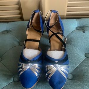 Kitten heel dance shoe Blue velvet, new never worn
